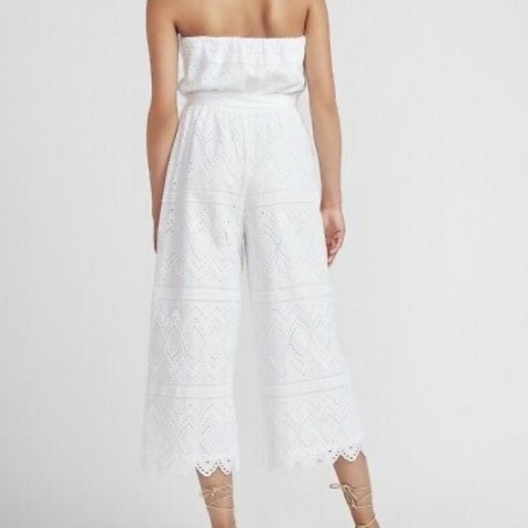 HP🎉 🕊️Express White Eyelet Lace Jumpsuit - Size M - Picture 2 of 12